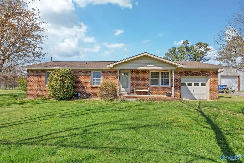 102 Greenwood Lane, Geraldine, AL 35974