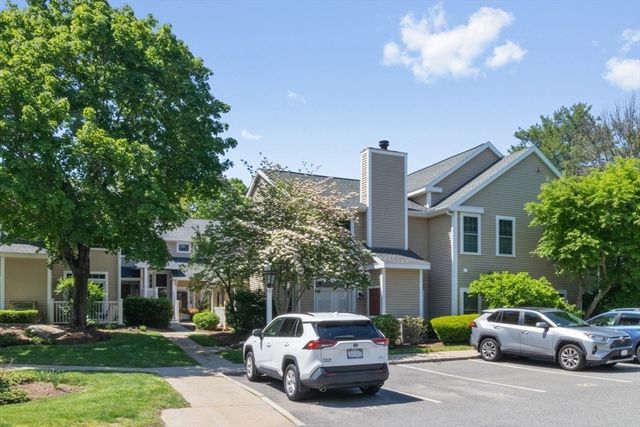 49 Bradford Commons Ln 49, Braintree, MA 02184