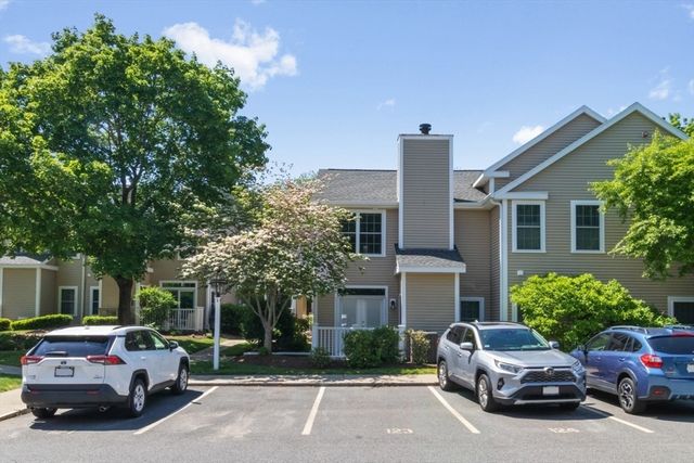 49 Bradford Commons Ln 49, Braintree, MA 02184