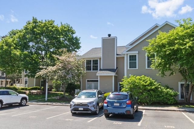 49 Bradford Commons Ln 49, Braintree, MA 02184