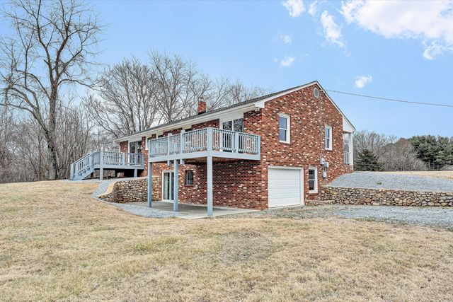 3862 Country Club RD, Troutville, VA 24175