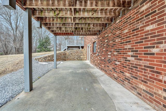 3862 Country Club RD, Troutville, VA 24175