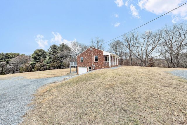 3862 Country Club RD, Troutville, VA 24175