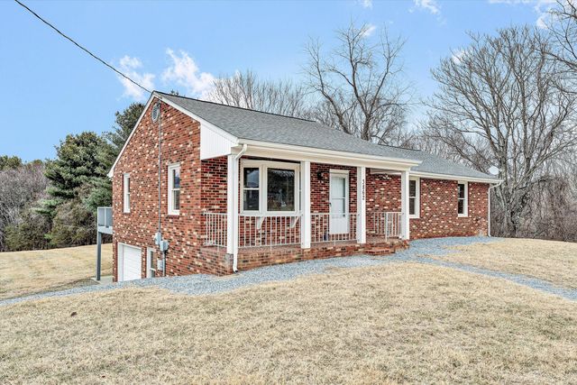 3862 Country Club RD, Troutville, VA 24175