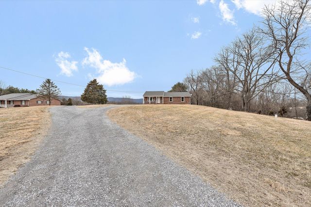 3862 Country Club RD, Troutville, VA 24175