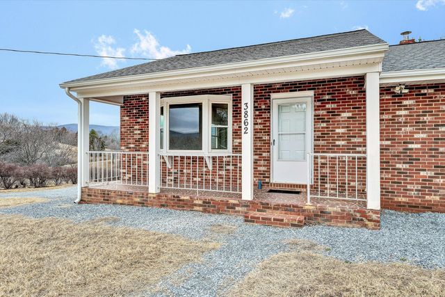 3862 Country Club RD, Troutville, VA 24175