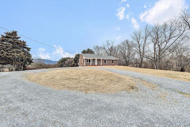 3862 Country Club RD, Troutville, VA 24175