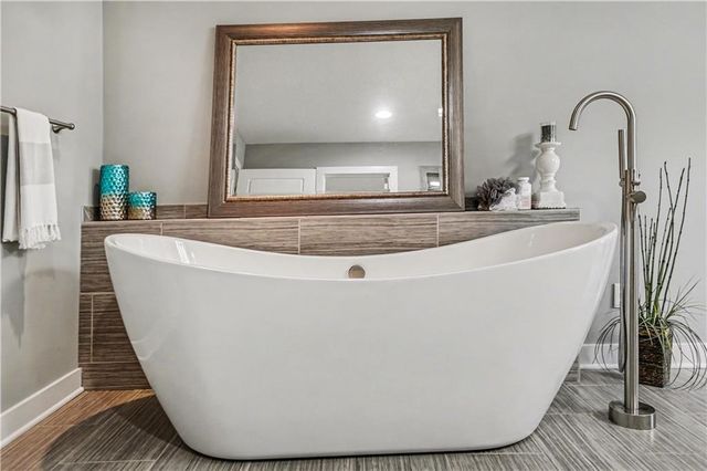 600 Rock Bridge Court, Smithville, MO 64089