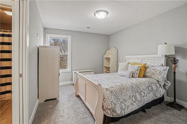 600 Rock Bridge Court, Smithville, MO 64089