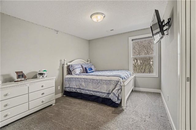 600 Rock Bridge Court, Smithville, MO 64089