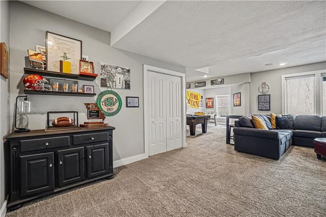 600 Rock Bridge Court, Smithville, MO 64089