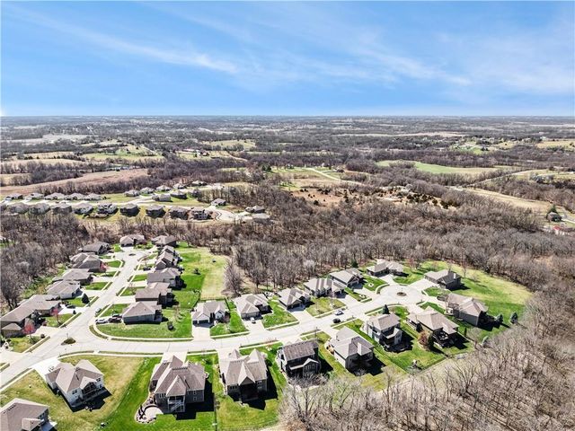 600 Rock Bridge Court, Smithville, MO 64089