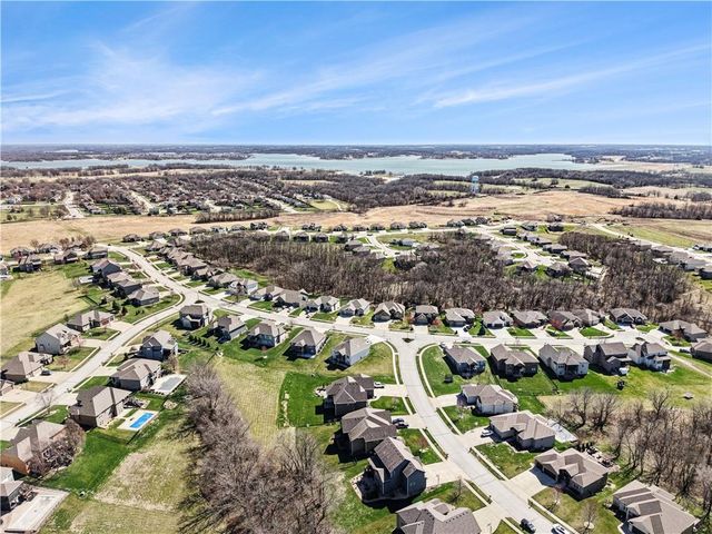 600 Rock Bridge Court, Smithville, MO 64089