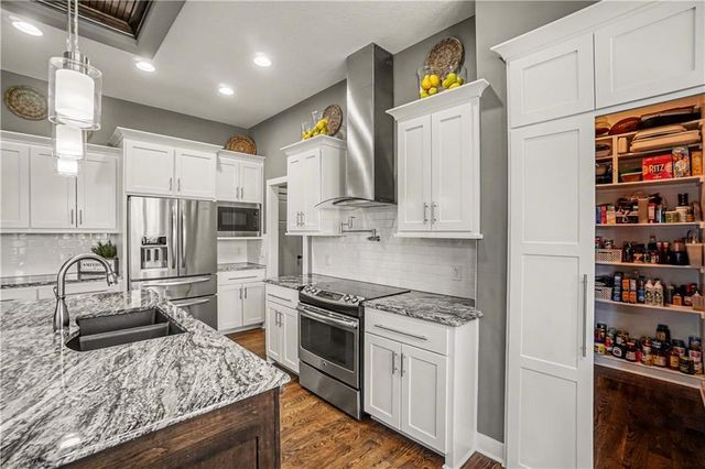 600 Rock Bridge Court, Smithville, MO 64089