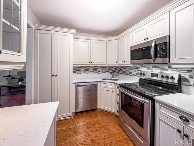 1724 Redbird Cove, St Louis, MO 63144