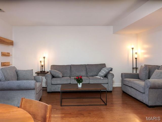 1724 Redbird Cove, St Louis, MO 63144