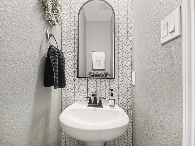 8215 Lemongrass Avenue, Baytown, TX 77521