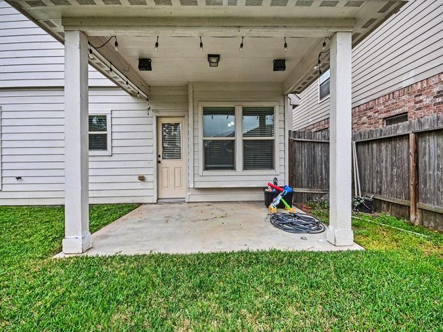 8215 Lemongrass Avenue, Baytown, TX 77521