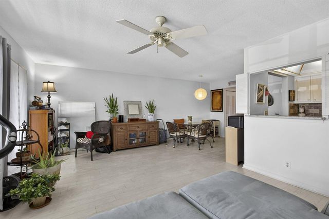 106 E Camden E, West Palm Beach, FL 33417