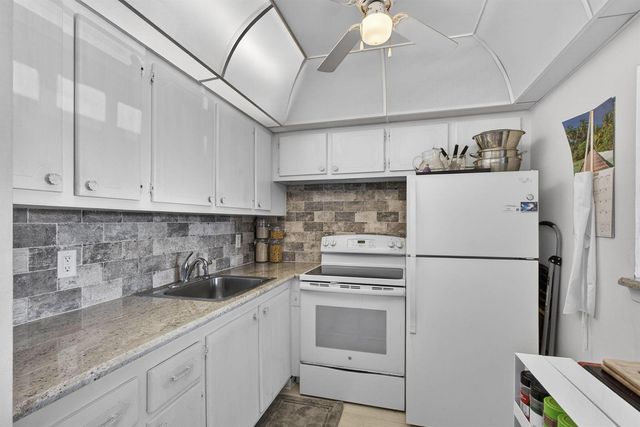 106 E Camden E, West Palm Beach, FL 33417
