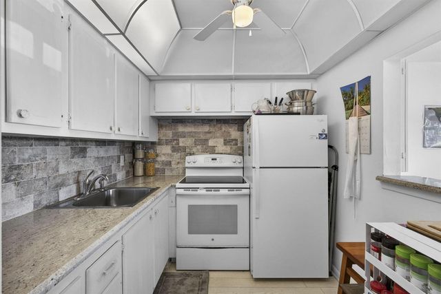 106 E Camden E, West Palm Beach, FL 33417
