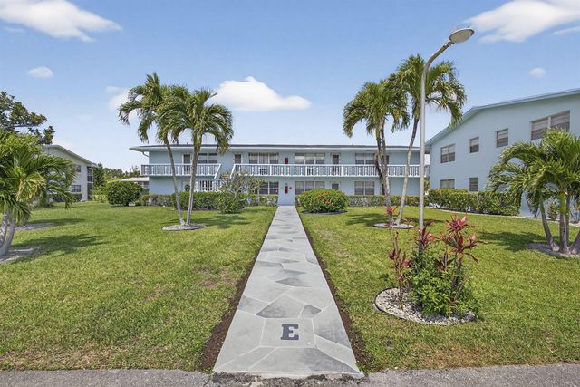 106 E Camden E, West Palm Beach, FL 33417