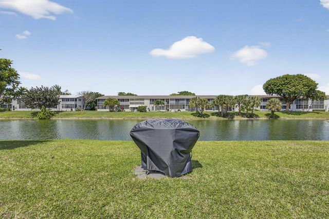 106 E Camden E, West Palm Beach, FL 33417