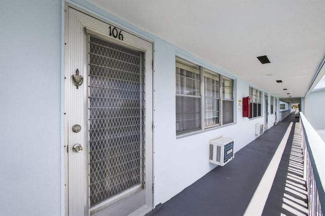 106 E Camden E, West Palm Beach, FL 33417