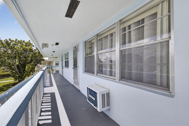 106 E Camden E, West Palm Beach, FL 33417
