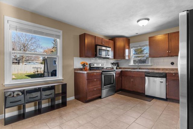 1120 E LAYTON AVENUE, Appleton, WI 54915