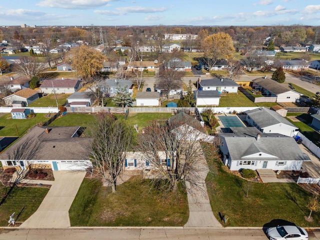 1120 E LAYTON AVENUE, Appleton, WI 54915