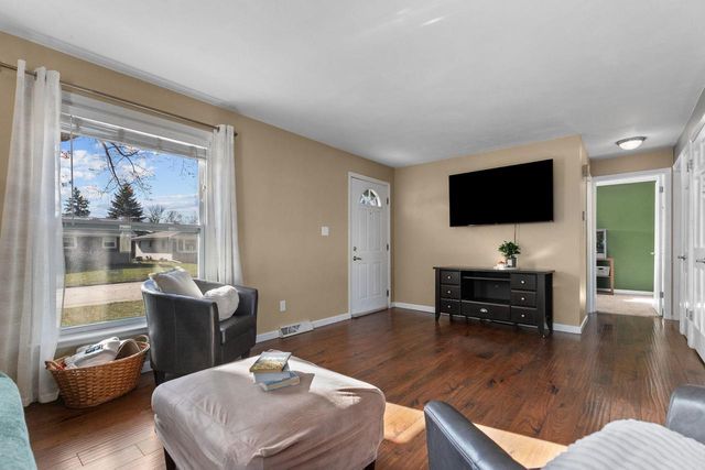 1120 E LAYTON AVENUE, Appleton, WI 54915