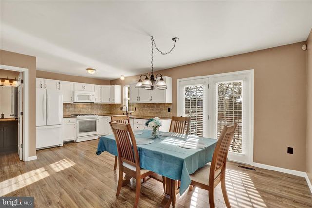 2030 GREYSTONE DR, Lebanon, PA 17042