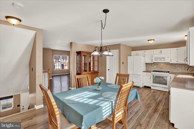 2030 GREYSTONE DR, Lebanon, PA 17042