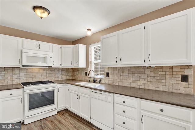 2030 GREYSTONE DR, Lebanon, PA 17042