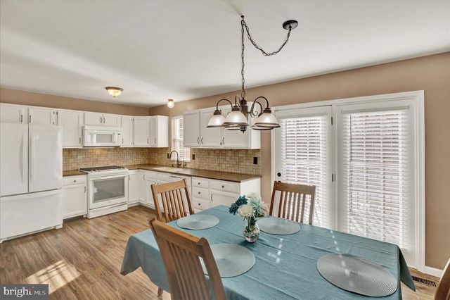 2030 GREYSTONE DR, Lebanon, PA 17042