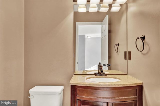 2030 GREYSTONE DR, Lebanon, PA 17042