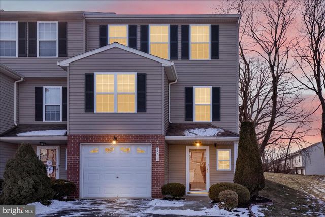 2030 GREYSTONE DR, Lebanon, PA 17042