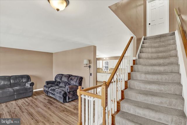 2030 GREYSTONE DR, Lebanon, PA 17042