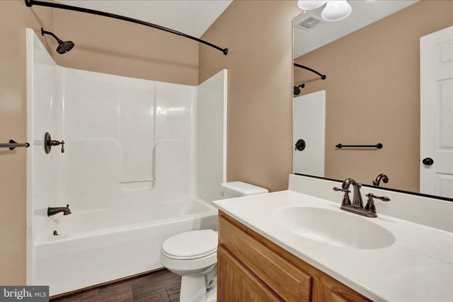 2030 GREYSTONE DR, Lebanon, PA 17042