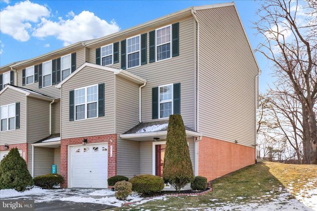 2030 GREYSTONE DR, Lebanon, PA 17042