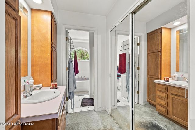 6115 Julie Kays Way, Louisville, KY 40258