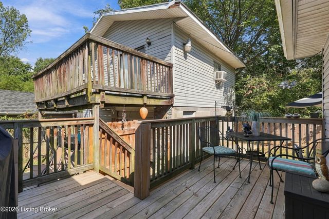 6115 Julie Kays Way, Louisville, KY 40258