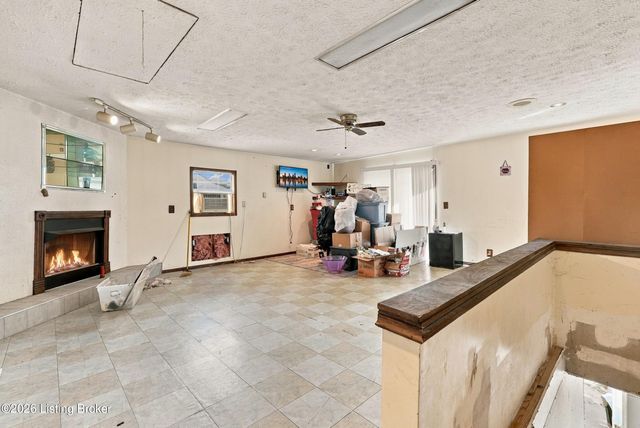 6115 Julie Kays Way, Louisville, KY 40258