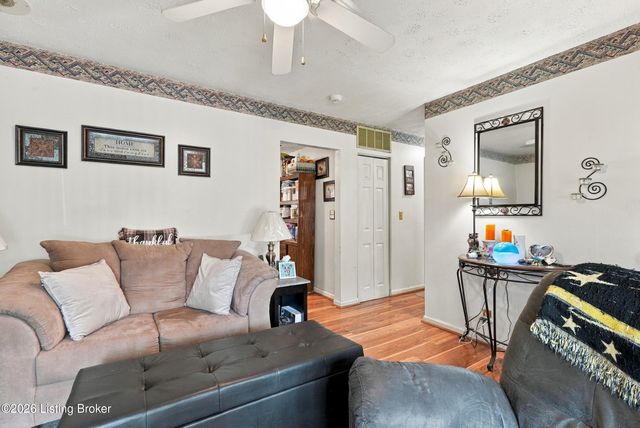 6115 Julie Kays Way, Louisville, KY 40258