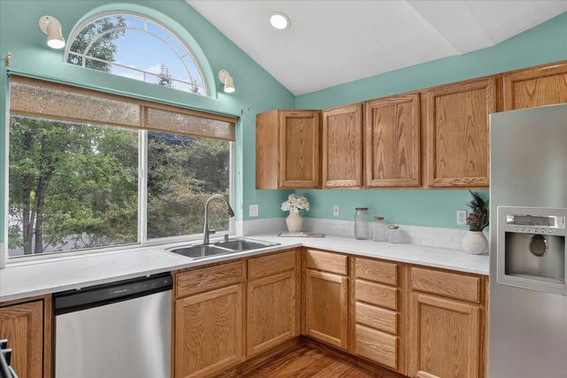 1021 N Drury Ct, Liberty Lake, WA 99019