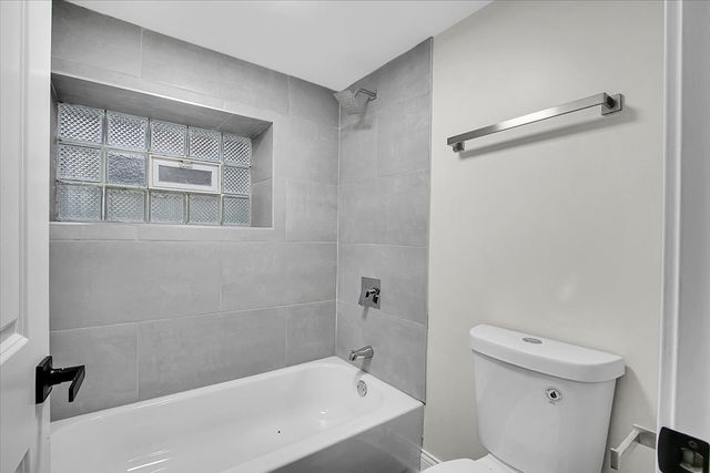 7320 S Oakley Avenue, Chicago, IL 60636