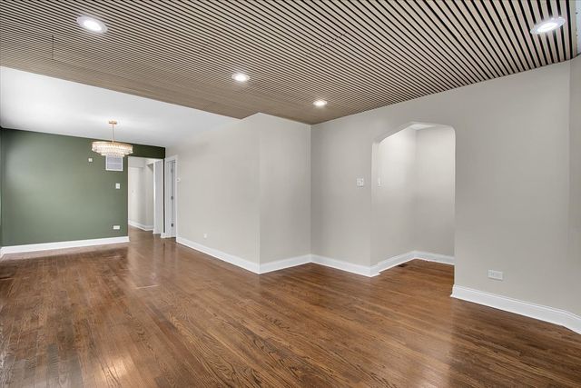 7320 S Oakley Avenue, Chicago, IL 60636