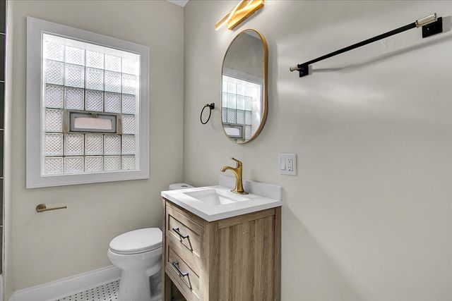 7320 S Oakley Avenue, Chicago, IL 60636