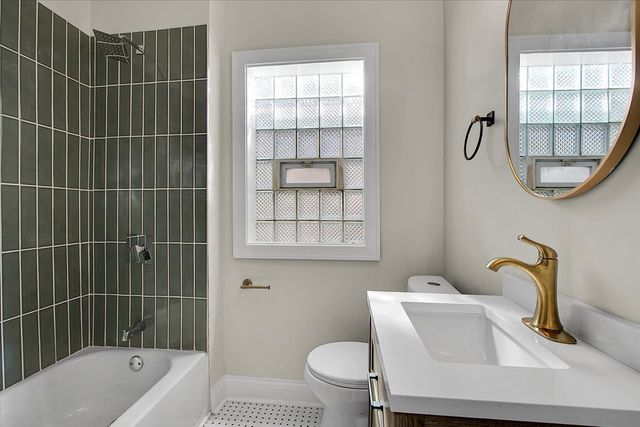 7320 S Oakley Avenue, Chicago, IL 60636